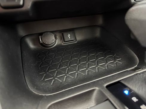 Used 2020 Toyota RAV4 LE FWD image 20