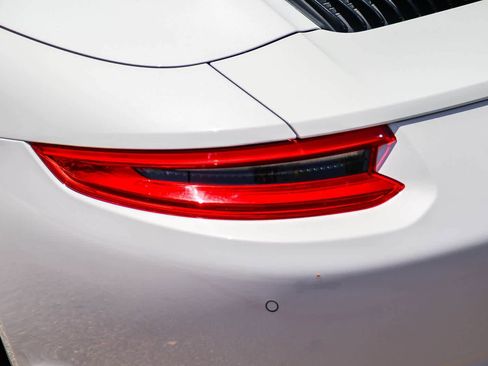 Used 2019 Porsche 911 Carrera 4 AWD/4WD image 7