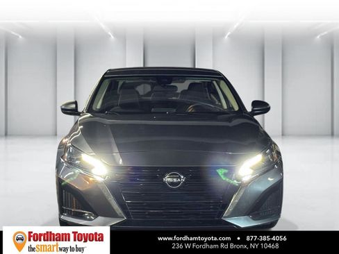 Used 2024 Nissan Altima 2.5 SV FWD image 2