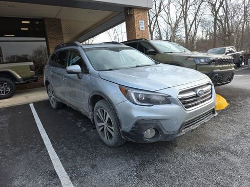 Used 2018 Subaru Outback 2.5i Limited image 3