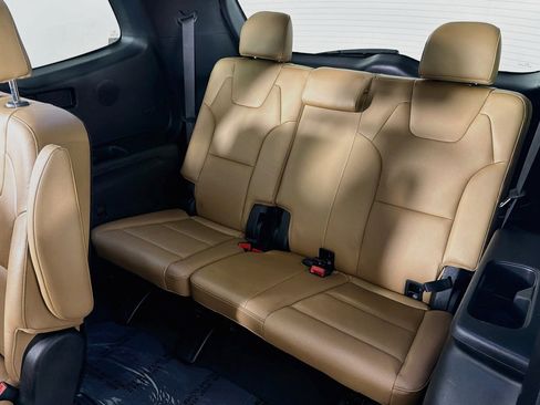 Used 2021 Kia Telluride SX w/ Towing Package FWD image 9