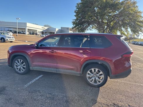 Used 2025 Toyota Grand Highlander FWD image 8