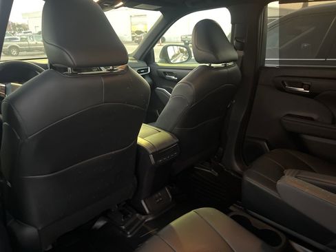 Used 2023 Toyota Highlander XSE image 14