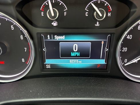 Used 2018 Buick Enclave Essence image 15