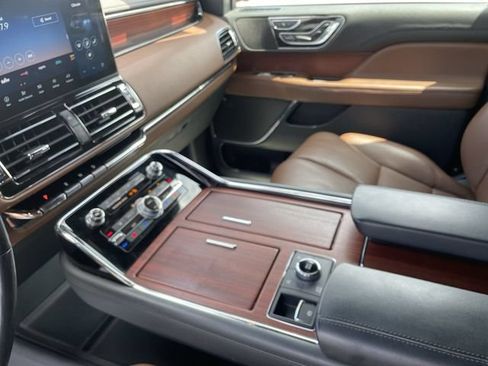 Used 2022 Lincoln Navigator Reserve AWD/4WD image 14