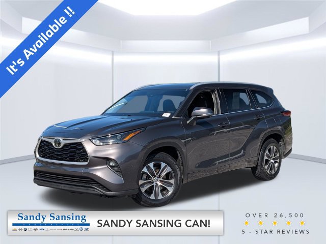 Used 2022 Toyota Highlander XLE FWD image 1