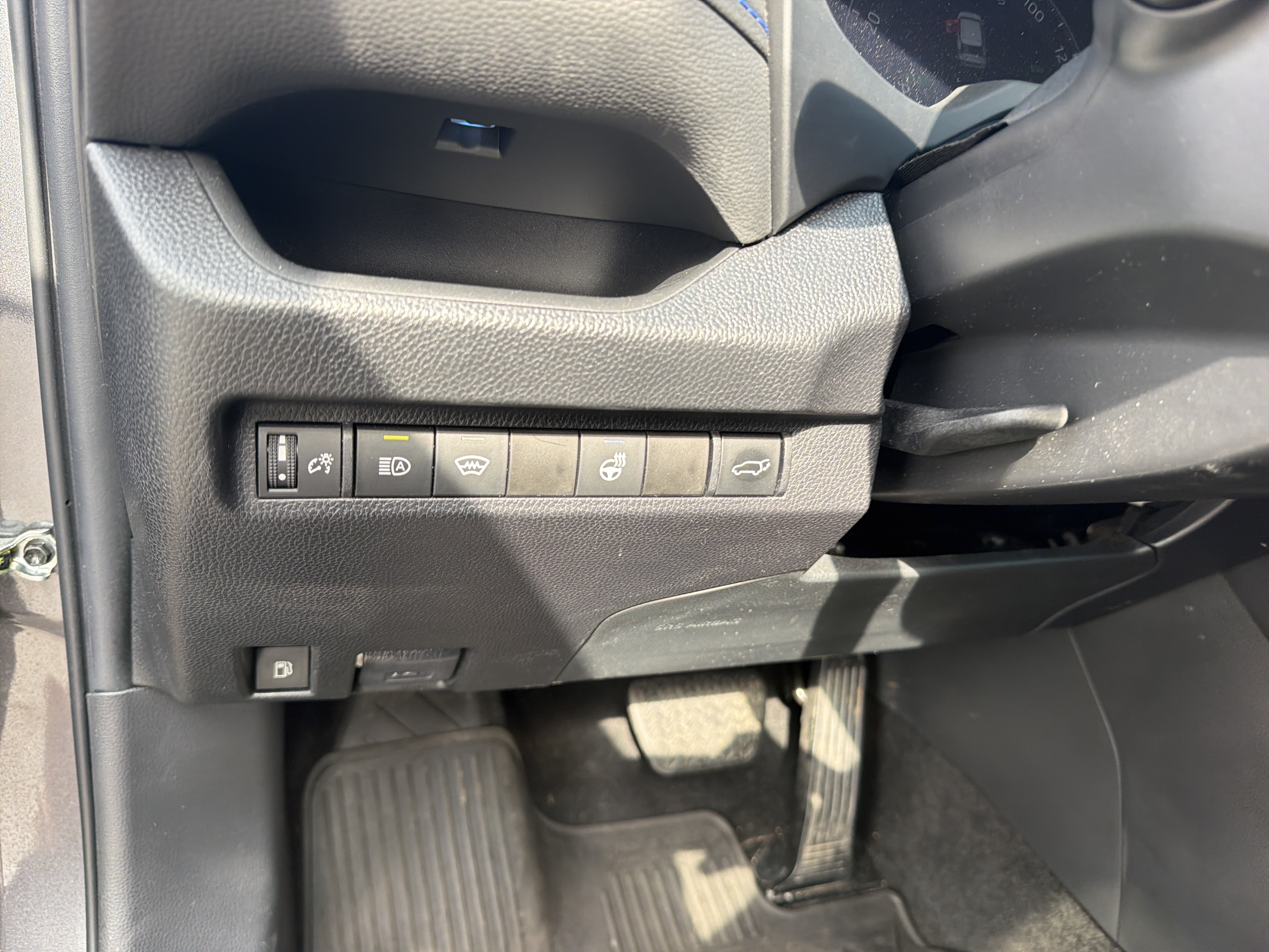 Used 2023 Toyota RAV4 XSE w/ XSE Grade Weather Package AWD/4WD image 18
