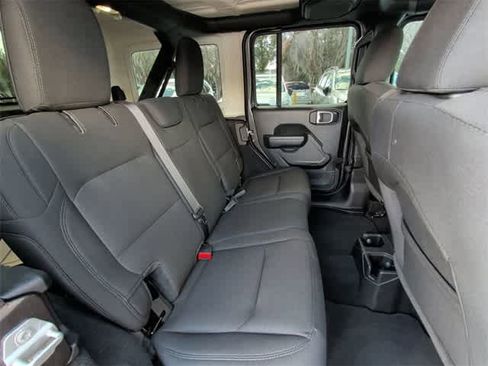 Used 2021 Jeep Wrangler Unlimited Sport image 17