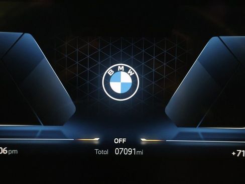 Used 2025 BMW X1 xDrive28i w/ Premium Package image 17