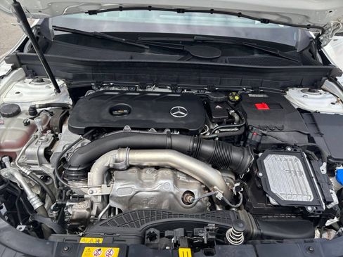 Used 2025 Mercedes-Benz GLB 250 4MATIC image 34