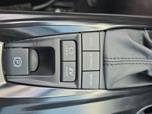 Used 2025 Toyota Camry SE w/ Convenience Package FWD image 22