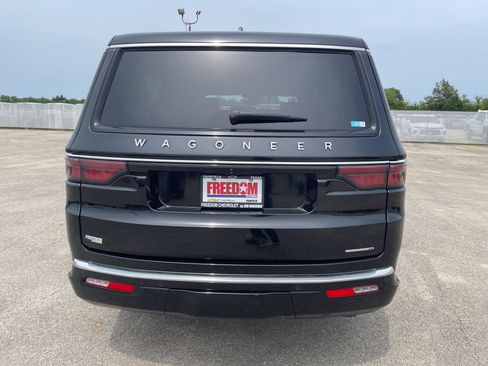 Used 2024 Jeep Wagoneer L Series II RWD image 5