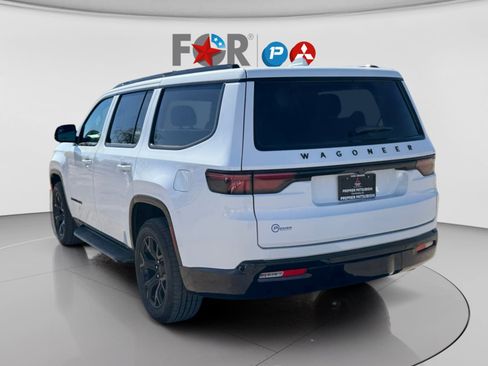 Used 2023 Jeep Wagoneer 2WD image 3