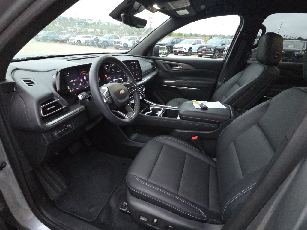 Used 2026 Chevrolet Traverse LT w/ Driver Confidence Package AWD/4WD image 8