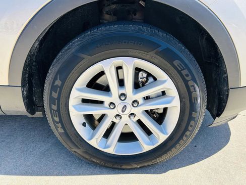 Used 2017 Ford Explorer XLT FWD image 38