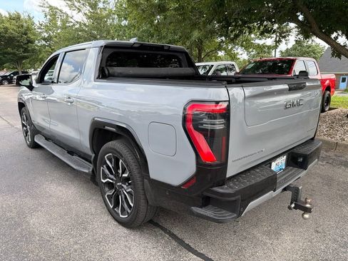 Used 2024 GMC Sierra EV Denali AWD/4WD image 4