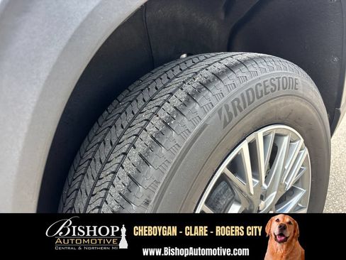 Used 2025 Chevrolet Traverse LT w/ Driver Confidence Package AWD/4WD image 19