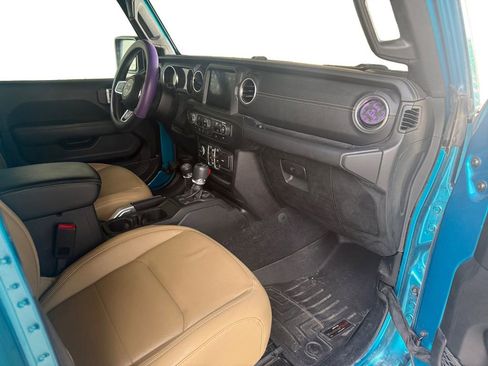 Used 2019 Jeep Wrangler Unlimited Sahara AWD/4WD image 15
