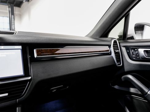 Used 2020 Porsche Cayenne S image 15