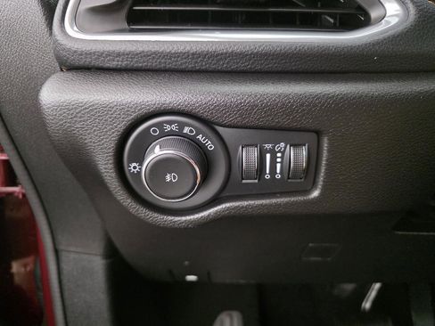 Used 2023 Chrysler Pacifica Pinnacle image 33