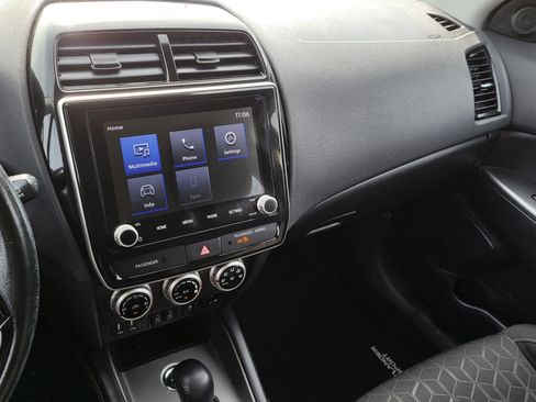 Used 2021 Mitsubishi Outlander Sport SE image 3