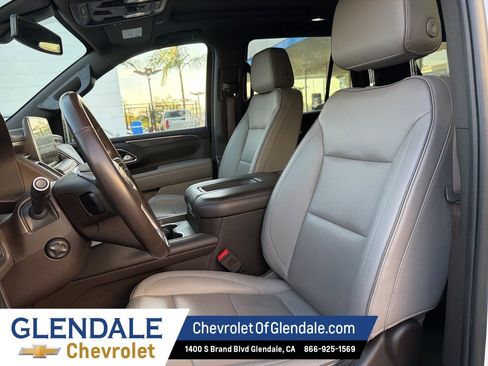 Used 2022 GMC Yukon SLT w/ SLT Premium Package image 13