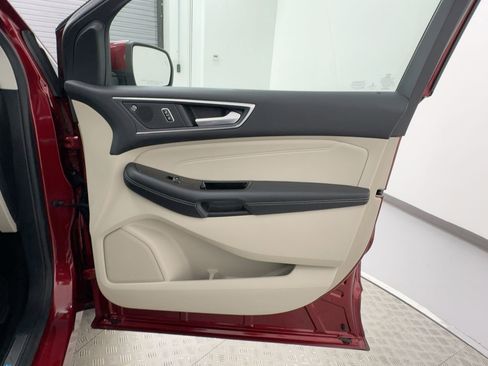 Used 2019 Ford Edge Titanium image 29