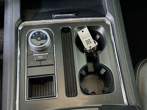 Used 2024 Ford Expedition XLT image 25