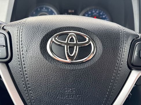 Used 2020 Toyota Sienna LE image 28