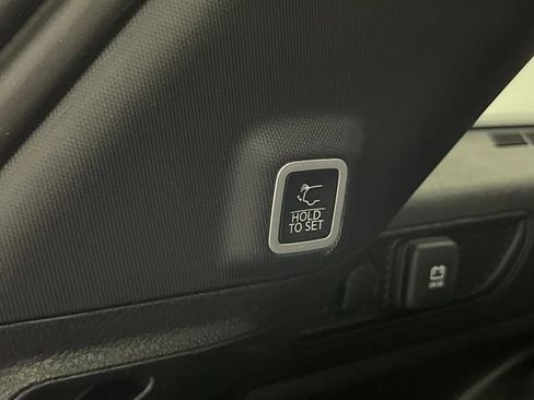 Used 2024 Jeep Grand Cherokee Limited image 17