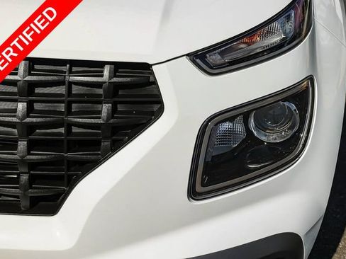 Certified 2024 Hyundai Venue SE FWD image 10
