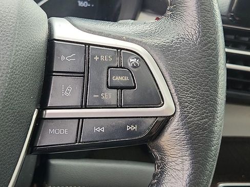 Used 2021 Toyota Sienna XLE image 23