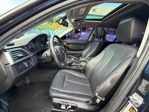 Used 2017 BMW 320i xDrive Sedan AWD/4WD image 11