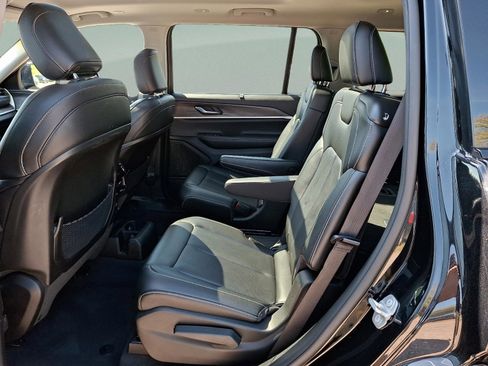 Certified 2023 Jeep Grand Cherokee L Limited w/ Luxury Tech Group II AWD/4WD image 8