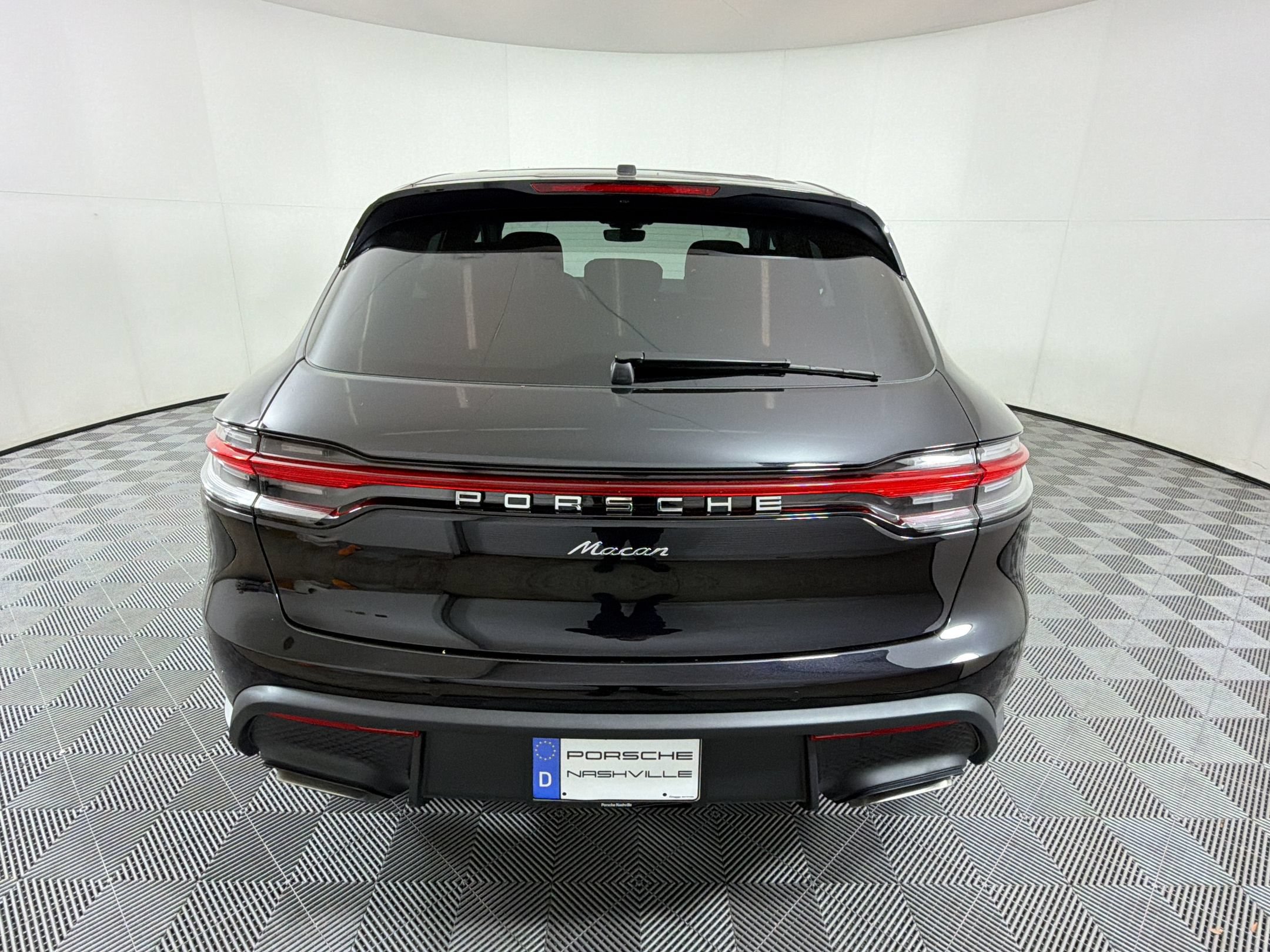 Used 2026 Porsche Macan AWD/4WD image 11