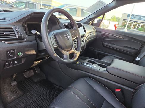 Used 2024 Honda Passport TrailSport image 25