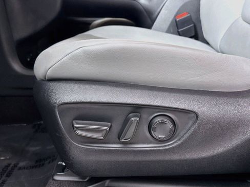 Certified 2026 Toyota Sienna XLE FWD image 30