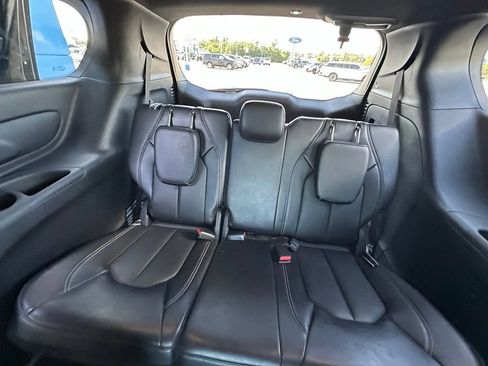 Used 2025 Chrysler Pacifica Select FWD image 22