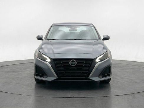 Used 2025 Nissan Altima 2.5 SV image 2