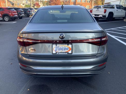 Used 2025 Volkswagen Jetta Sport image 6