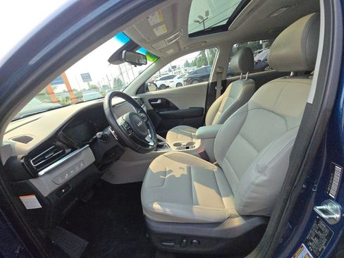 Used 2022 Kia Niro Touring Special Edition FWD image 21