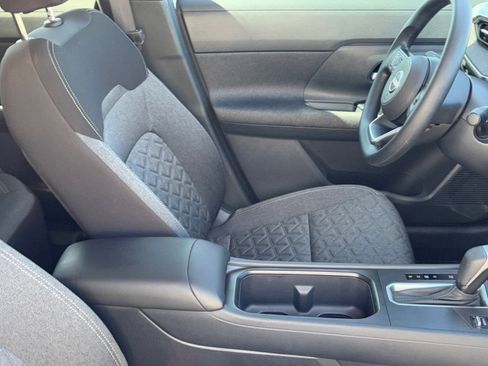 Certified 2025 Nissan Kicks SV image 10