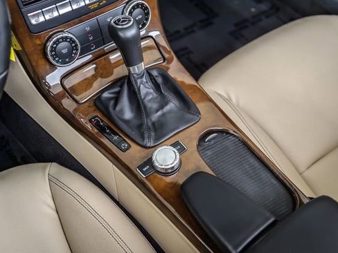 Used 2015 Mercedes-Benz SLK 250 image 34