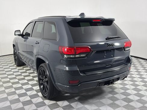 Used 2018 Jeep Grand Cherokee Altitude AWD/4WD image 7