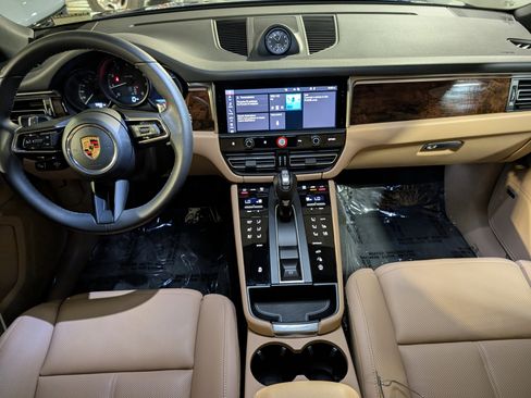 Certified 2026 Porsche Macan AWD/4WD image 7