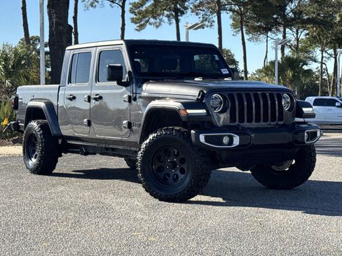 Used 2022 Jeep Gladiator Sport image 2