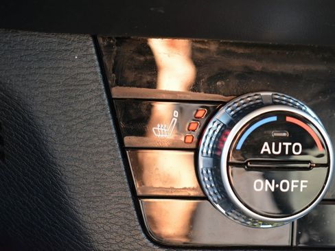 Used 2023 Mitsubishi Outlander SE image 18