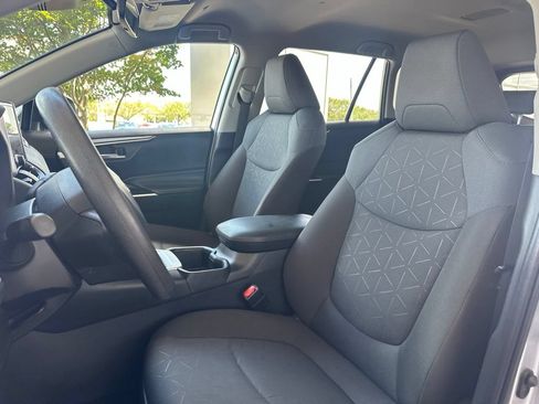 Used 2025 Toyota RAV4 XLE AWD/4WD image 9