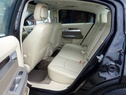 Used 2010 Chrysler Sebring Limited w/ Electronics Convenience Group FWD image 14