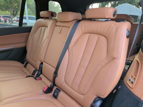 Used 2022 BMW X7 xDrive40i w/ M Sport Package AWD/4WD image 38